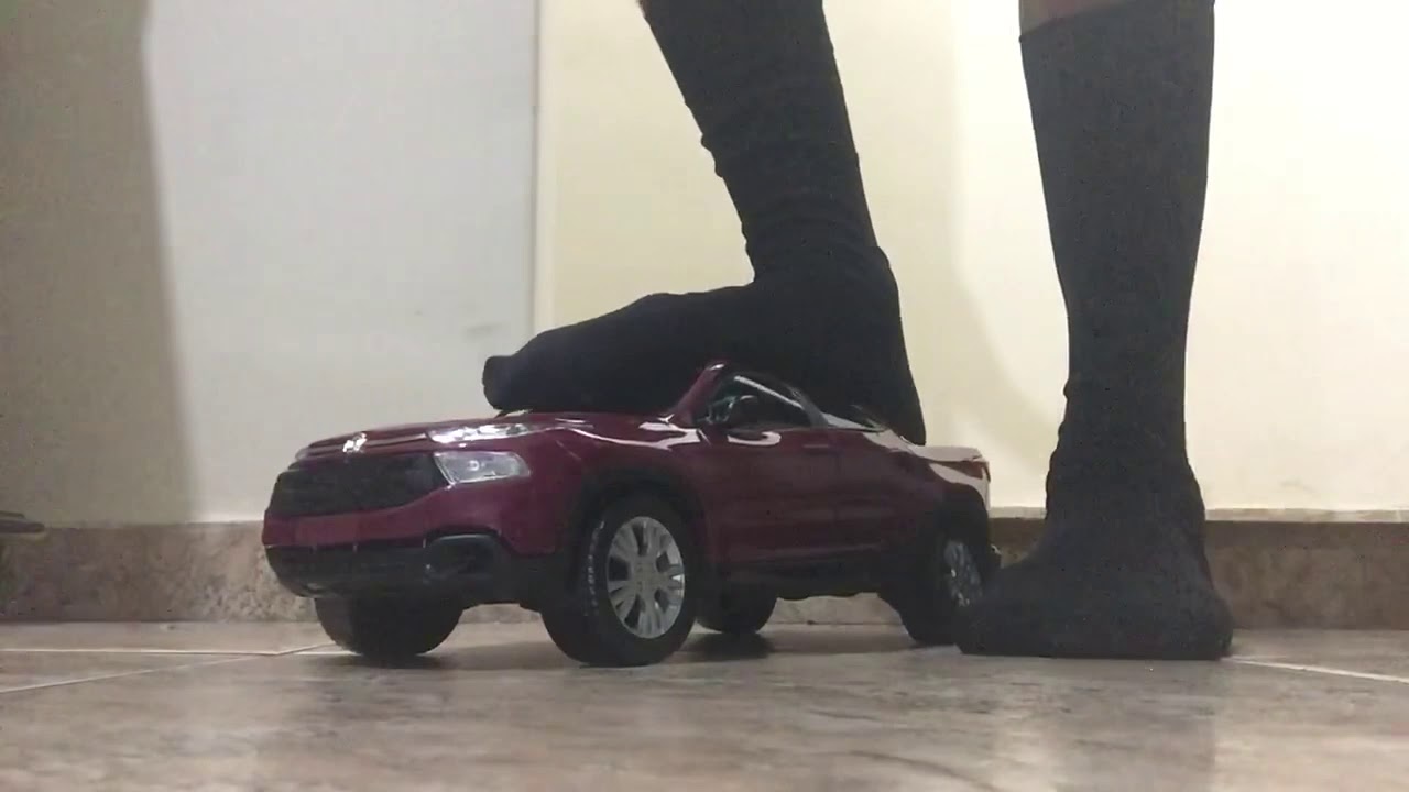 FOOTMASTER CRUSHING TINY CAR / MALE FEET / SOCKS