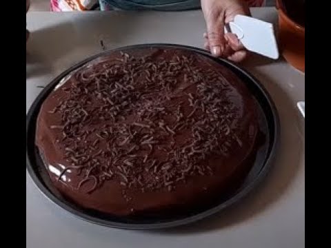 Bolo de Chocolate com Agua quente,fácil e rápido.