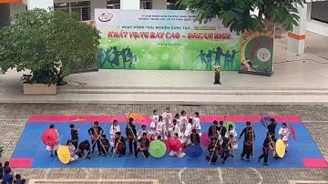 Tiết mục giành giải Nhất từ lớp 85 có sự tham gia từ PH, GVCN, GVBM