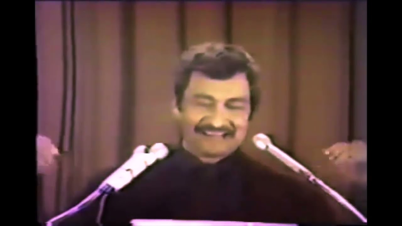 Michael Parenti's yellow stained video with english and spanish subtitles