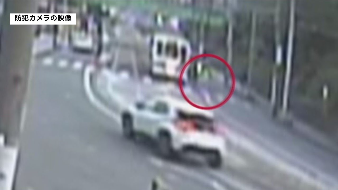 Collision accident] Just after Kumamoto City Tram departs, bicycle