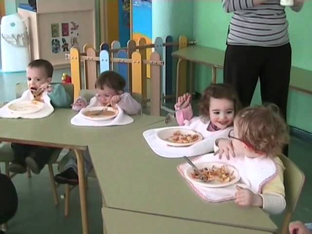 Ideal para cuando empiezan a comer solitos, para la guardería, o para que  den rienda suelta con las manualidades.