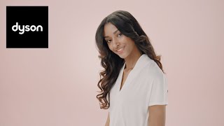 How to create a curly blow out with the Dyson Airwrap™ multi-styler screenshot 5