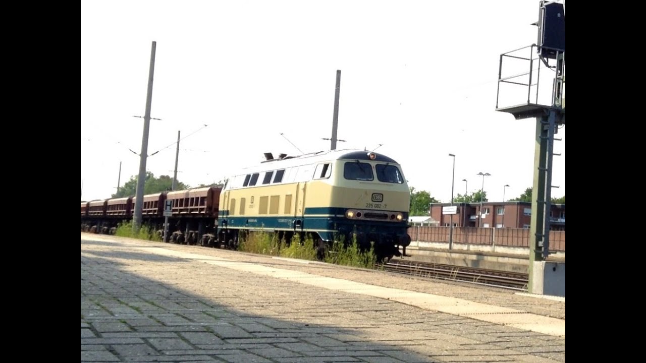 Baureihe 225 082 mit Güterzug in Langerwehe Bf
