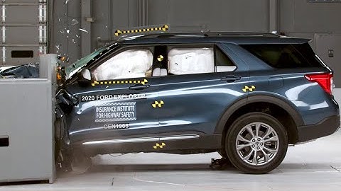 2020 Ford Explorer driver-side small overlap crash test (extended footage)
