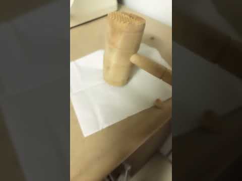 How to open a pistachio