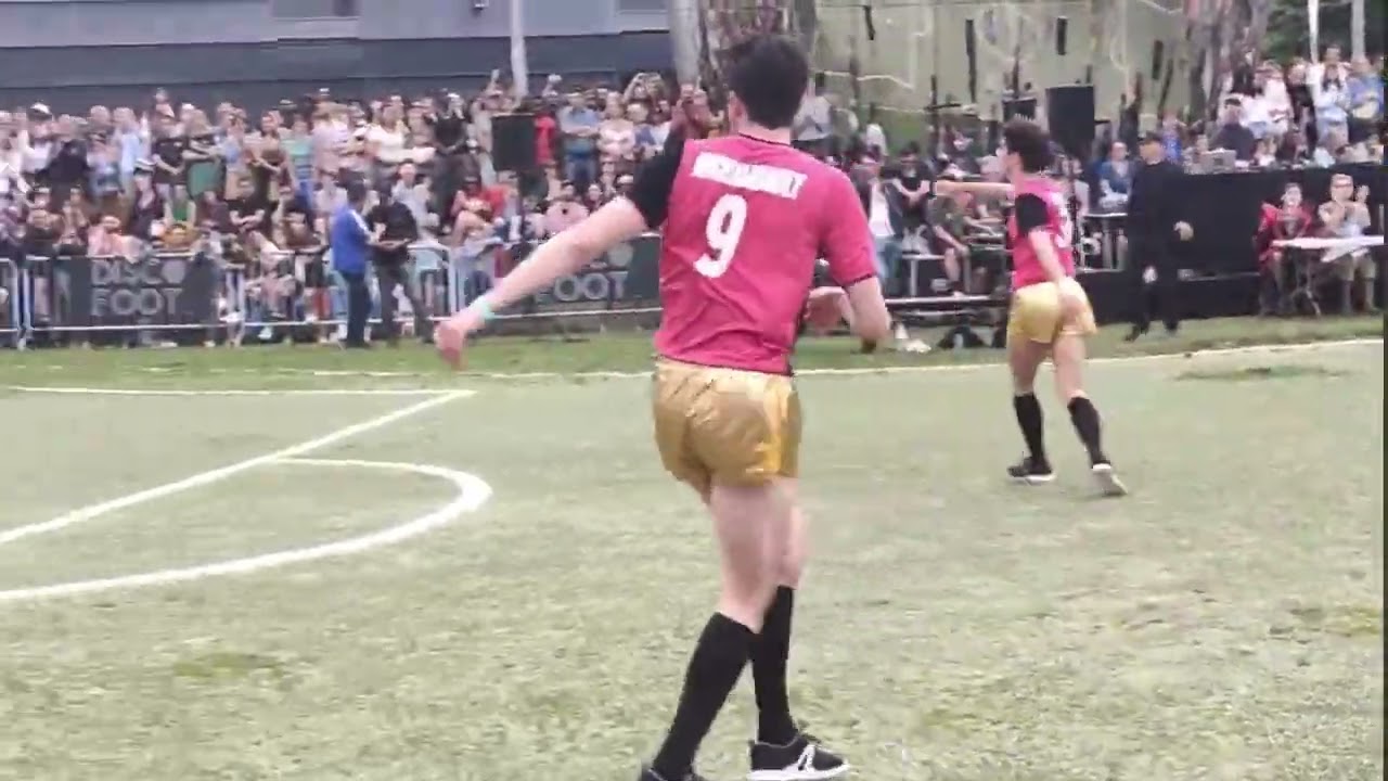 Хоселито реагирует на футбольный матч