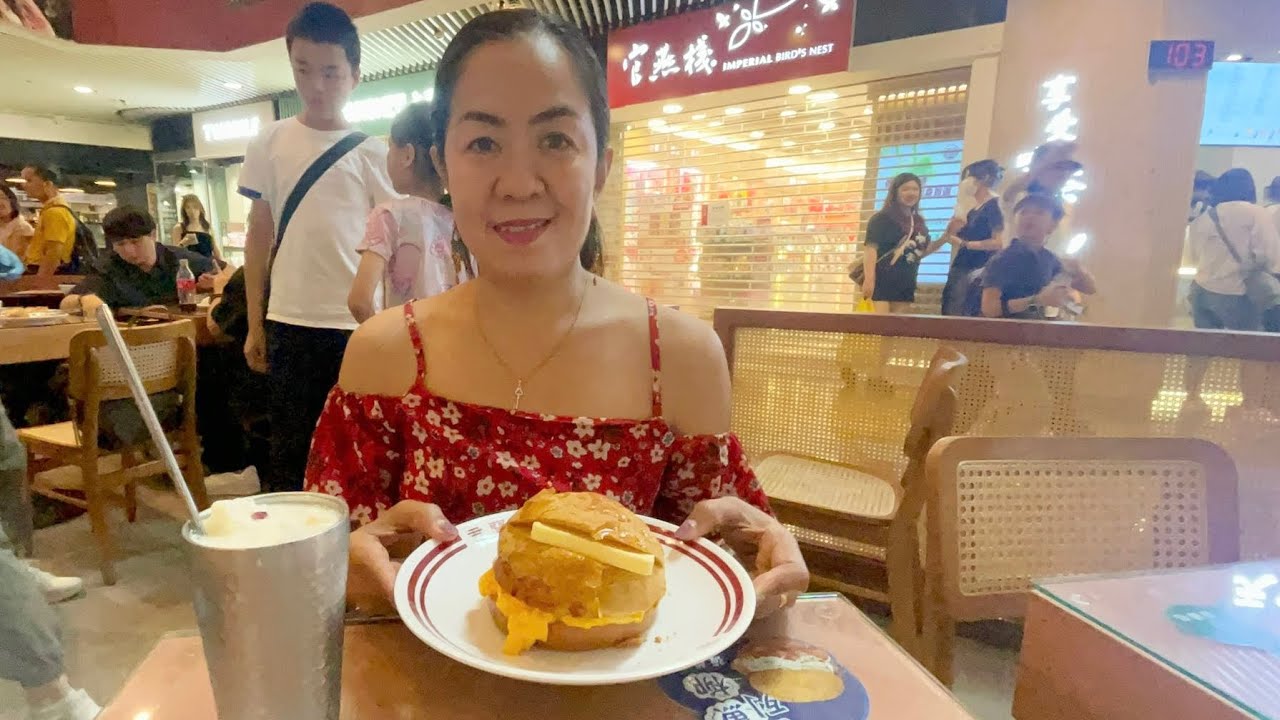 Pineapple Bun w/ scrambled egg & Butter serve w/ Red bean Iced/ Orchid Padaria Cafe/lang ham place 