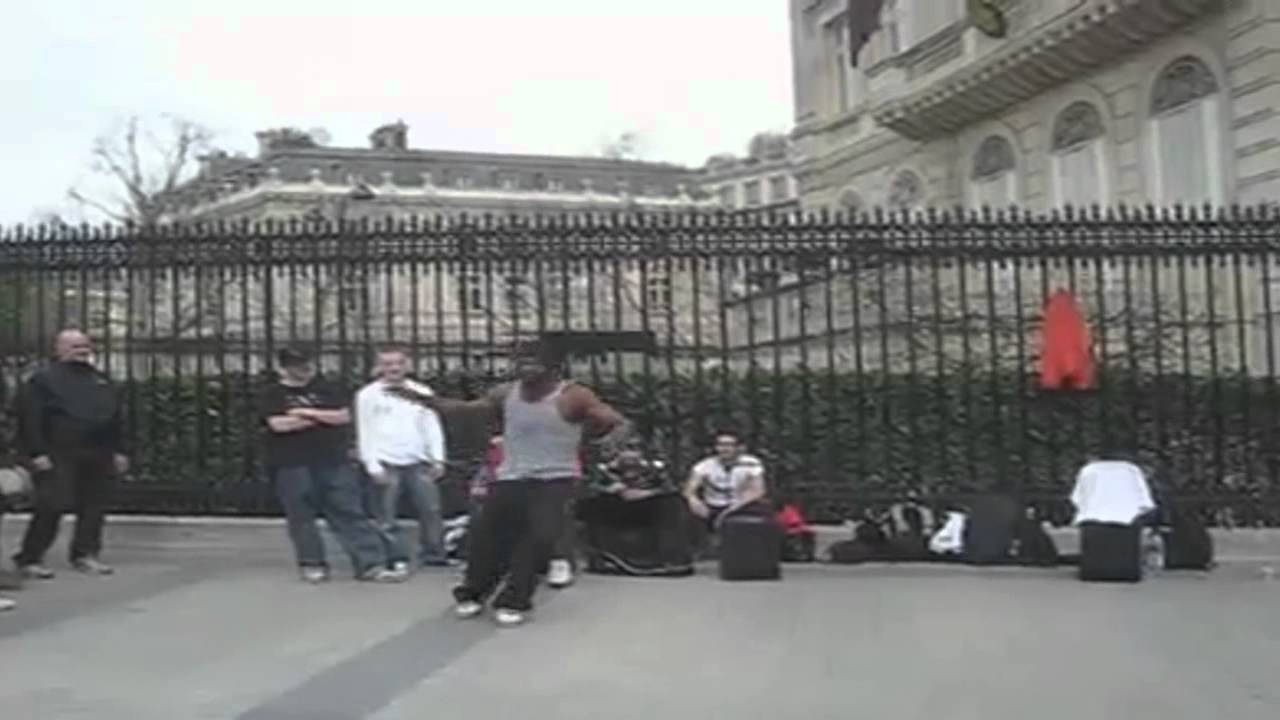 body popping dubstep - YouTube