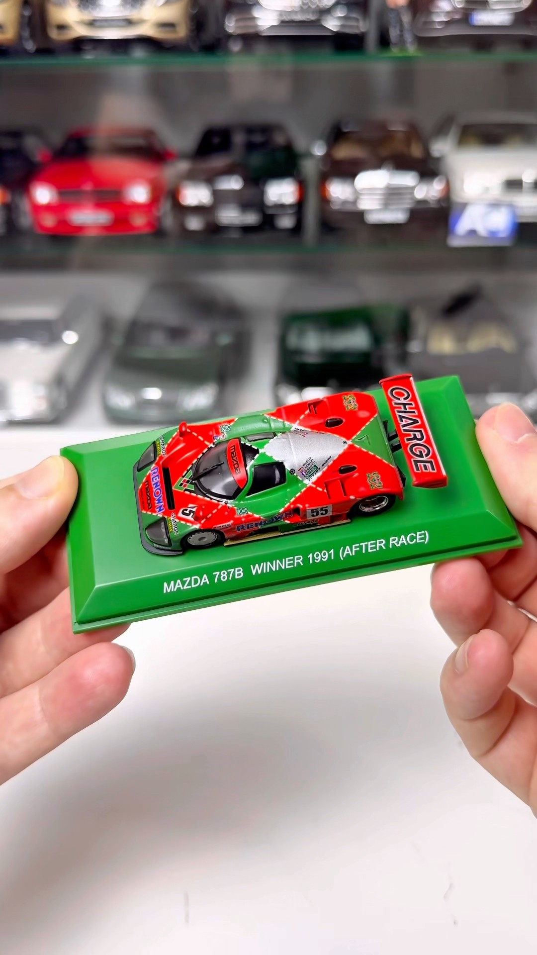 Mazda 787B - Winner 1991 (after race) by Kyosho 1:64 - YouTube