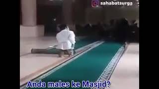 Lihat la orang ini meskipun cacat tapi dia mau pergi ke masjid