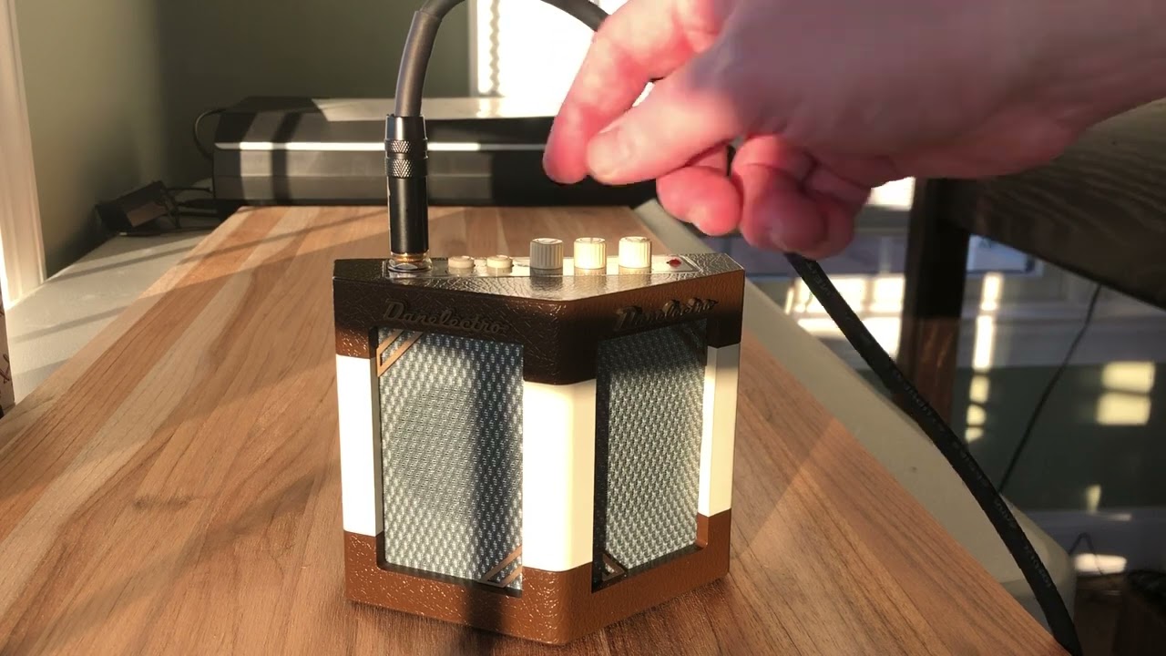 Danelectro Hodad HD-1 Mini Amp - YouTube