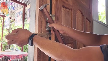 Làm Thế Nào Để gắn Một Cánh Cửa Gỗ Khi Phải Làm Việc Một Mình