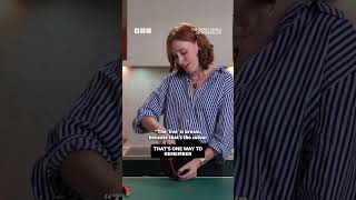 Celebrity Top tip to know which colour wire to avoid - BBC Net Worth