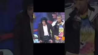 Michael Jackson freestyle dancing to a beatboxer
