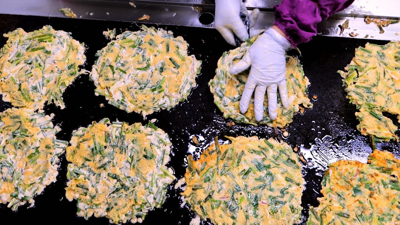 [ENG] 청도중고등학교 레전드 급식! 장칼국수&해물파전🍜🦑 /Korean spicy noodle soup / Korean school lunch / School cafeteria