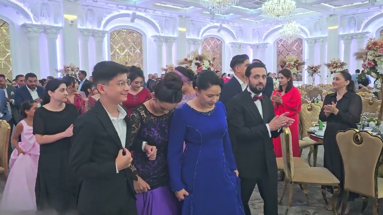 Nunta ! La Aurel Presedintu si Onea Itic / Întrarea mirilor în salonul de nunta Moise si Rebeca/Live