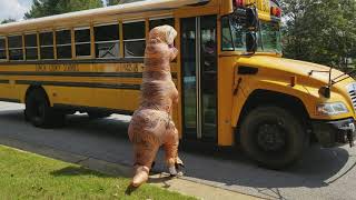 T-Rex Dinosaur meets Bus Resimi