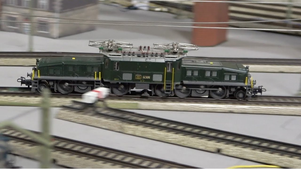 まくりん Märklin 3556 SBB crocodile with passengers - YouTube