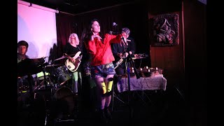 Los Microwaves Revival Show With Camila Alvarez