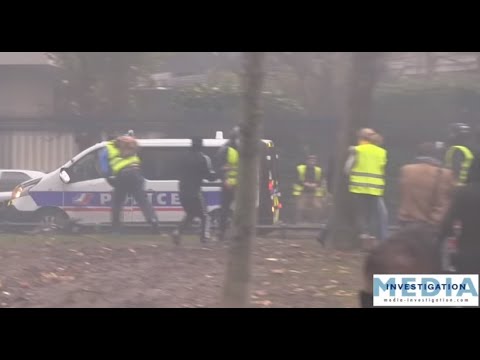 Une Voiture De Police Attaquée Avenue Foch Gilets Jaunes 1 12 18