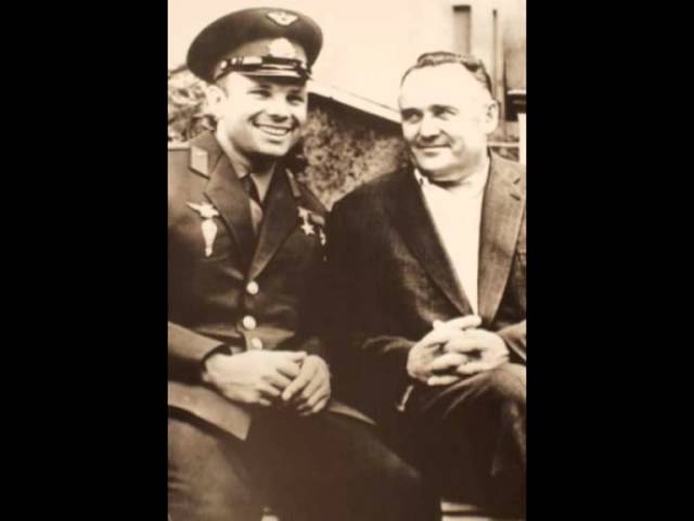 Знаете каким он парнем был иосиф кобзон. Пахмутова и Добронравов и Гагарин. Пахмутова и Гагарин фото.