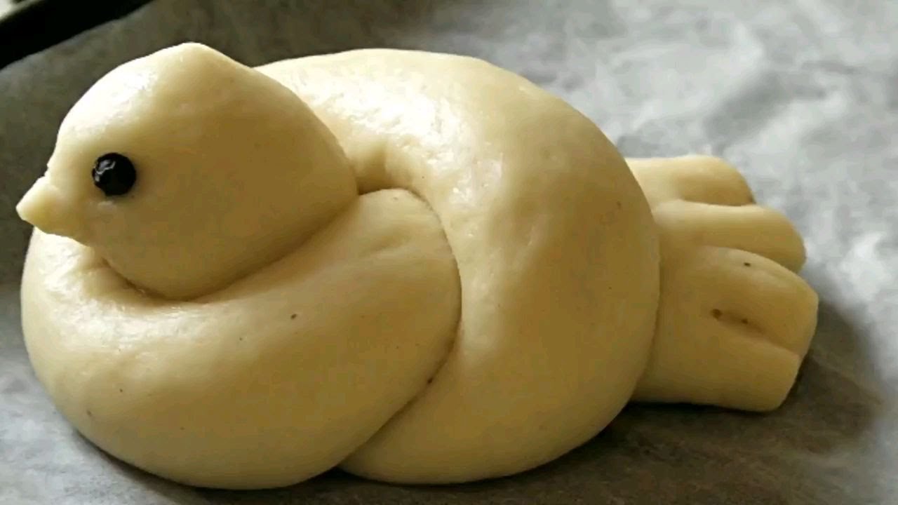 Как лепить жаворонков. Жаворонки из теста. Булочки в виде жаворонков. Выпечка в виде птичек. Лепка жаворонков.