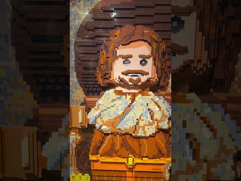 Картины из Лего и большие человечки и з Лего. Lego shop.