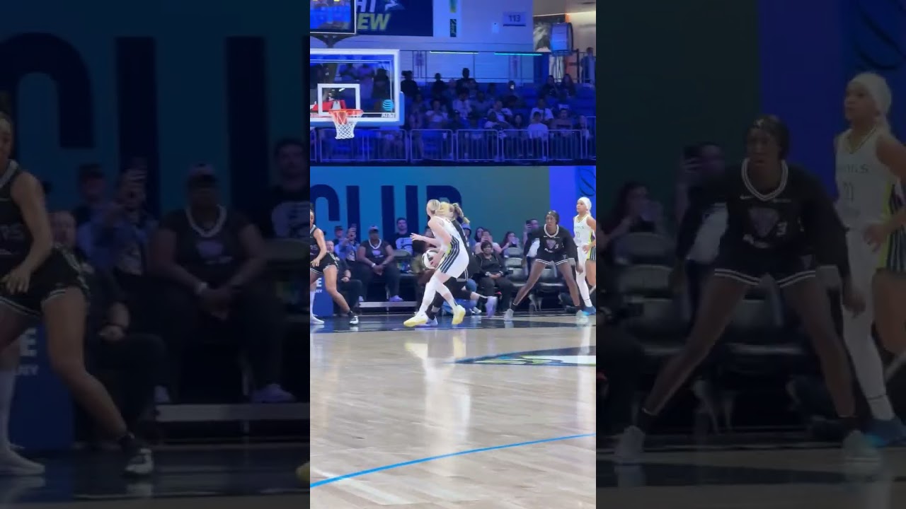 Paige Bueckers w/ the crossover in-and out mid-range jumper… 