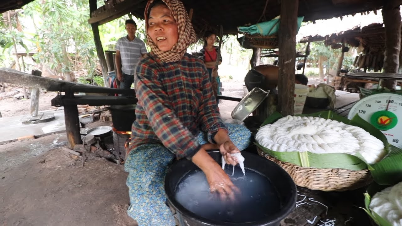 Khmer Cooking Traditional Cambodian Noodle in Preah Dak with Primitive tools