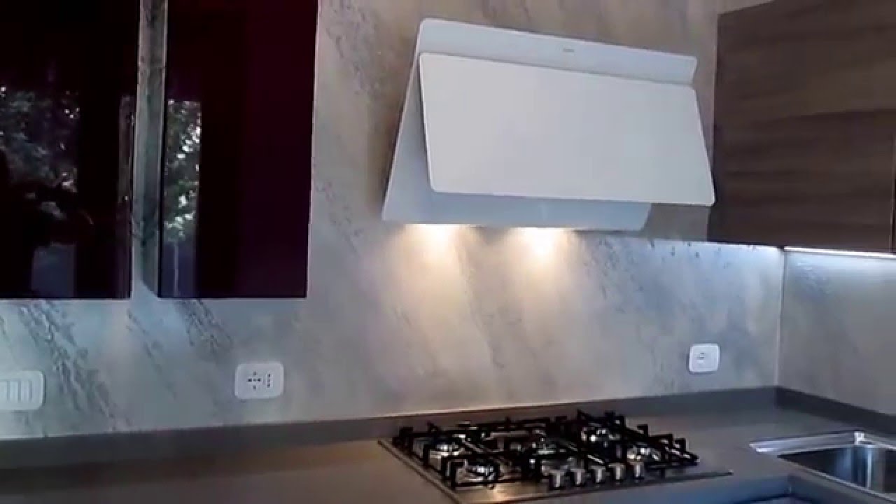 Come fare un rivestimento cucina senza piastrelle chiamami ... Resina con decori parete cucina