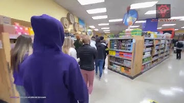 BLM Protesters Rush inside a Trader Joe’s in Seattle