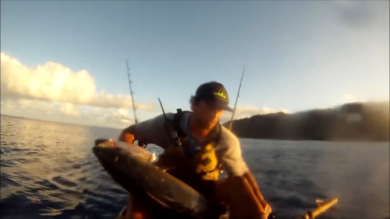 AQUAHUNTERS TV KAYAK FISHING HAWAII CAN YOU IMAGINE A TUNA FIGHT AT