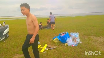 cắm trại sinh tồn mùa nước nổi tại hồ dầu Tiếng dân biểu diễn con cá rô biển khổng lồ