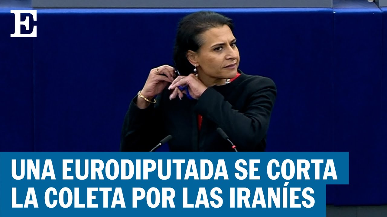 Una eurodiputada se corta la coleta durante un pleno en apoyo a las mujeres de Irán