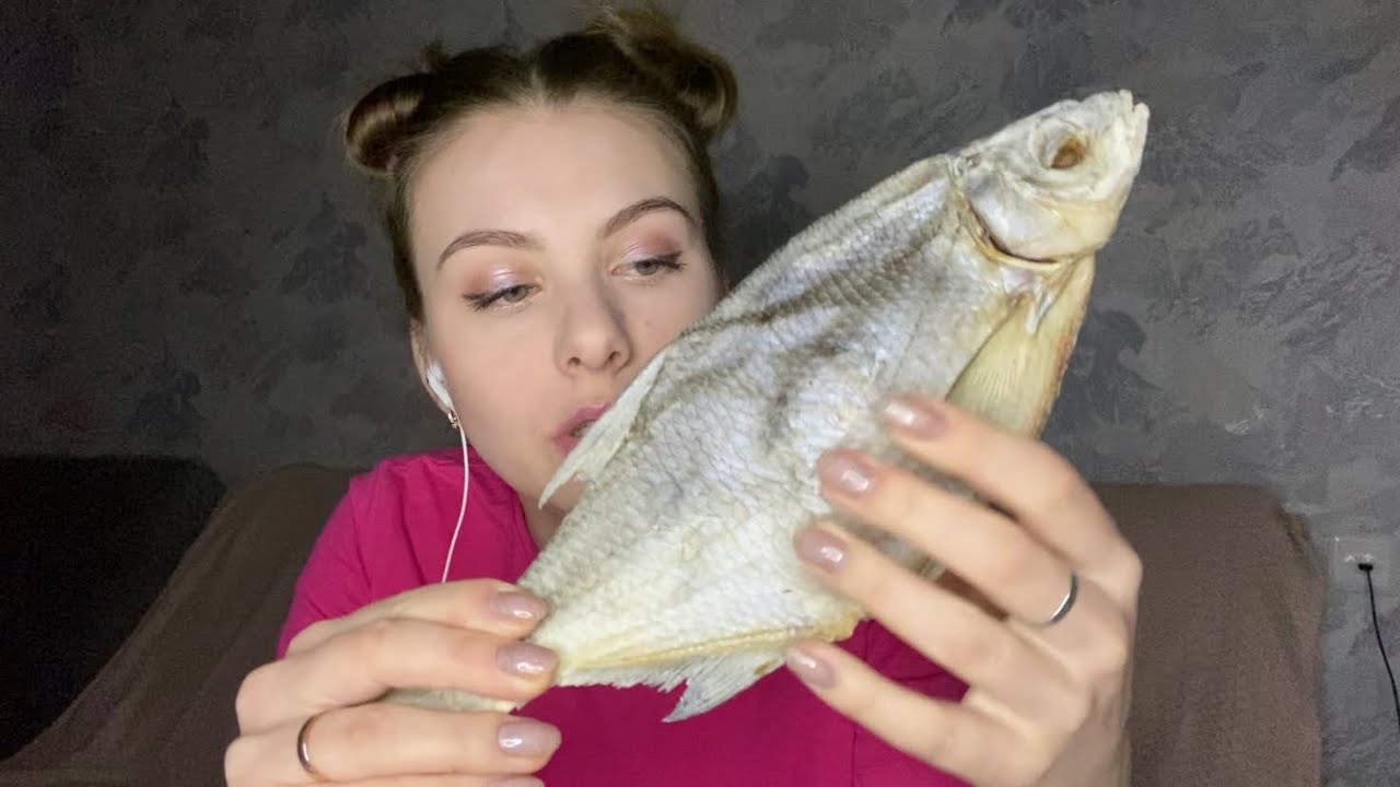 АСМР | ASMR | ACMR Кушаю рыбку вместе с собачкой 🐶