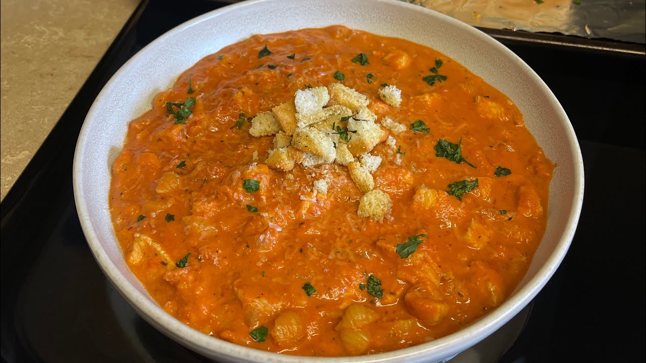 Как приготовить сливочный куриный суп с пармезаном и мини-слайдерами из моцареллы