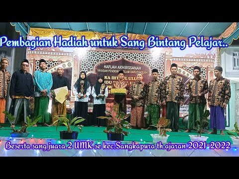 Pemberian Kenang-kenangan Untuk Sang bintang pelajar & Sang juara 2 UMK ujian Ma'arif Kubro