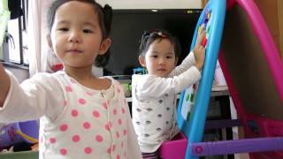 Aliza & Naomi 2015110402