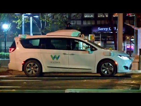 Видео: Waymo напълно автономен ли е?