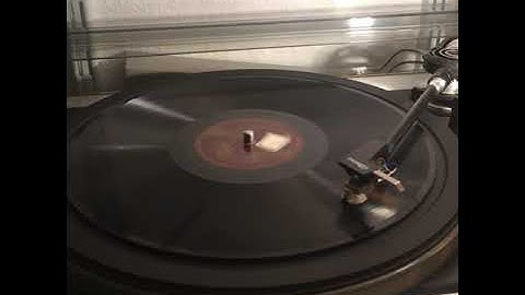 Thumbnail of Henry Hall and his Orchestra - Hush, hush, hush, here comes the bogeyman (Columbia F.B. 2816)