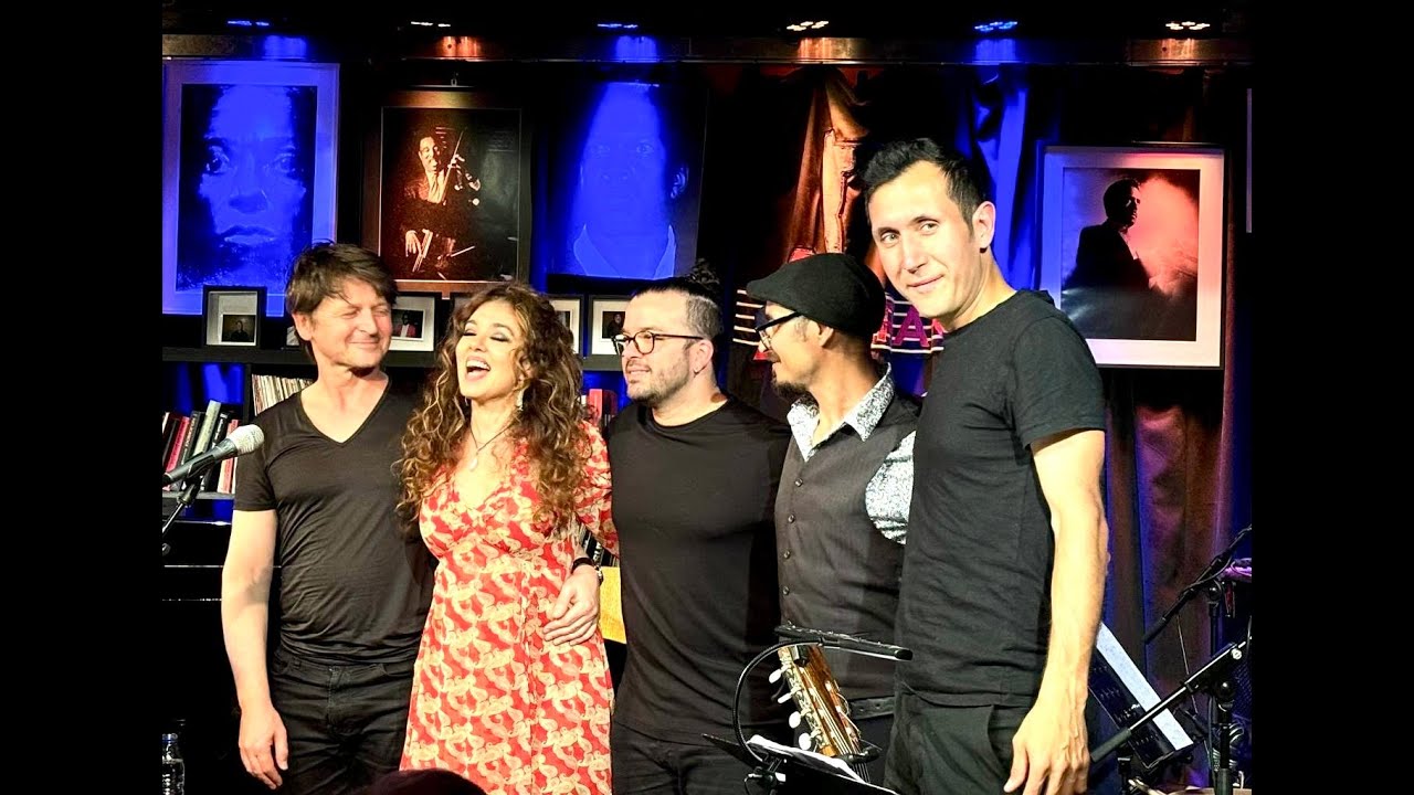 Lily Dahab, "Hurry" Live at the A-Trane, 05/24 auf YouTube ansehen Lily Dahab, "Hurry" Live at the A-Trane, 05/24 auf YouTube ansehen