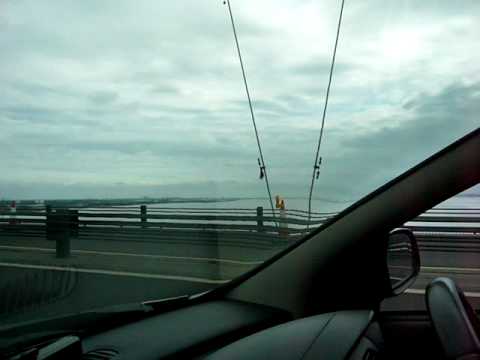 Something different to my usual videos. Here we take a trip across the Humber Bridge. It's now the 5th largest single span suspension bridge in the world.The other 4 are i believe are in China & Japan. The bridge spans the river Humber& replaced the ferry that use to cross the river Humber from Hull (Kingston upon Hull) to Hew Holland. So in the video we are crossing the bridge northbound from the county of North Linconshire to the county of East Yorkshire. When the camera pans round to the right, you are looking in the direction (east) towards the city of Kingston Upon Hull. Once nearly across the bridge we pan left to see the A63 which joins the M62 motorway. This road connects the city's of Hull on the east side of the UK with the City of Liverpool on the west side of the UK. we end the video clip with the bridge toll area & the bridge control buildings. For more info on this bridge see: www.humberbridge.co.uk For some night photo's of this bridge: photosbyiain.fotopic.net