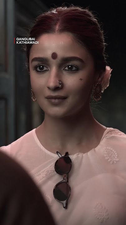 Alia Bhatt SMARTLY Saves A Girl's Life in #GangubaiKathiawadi 🤌