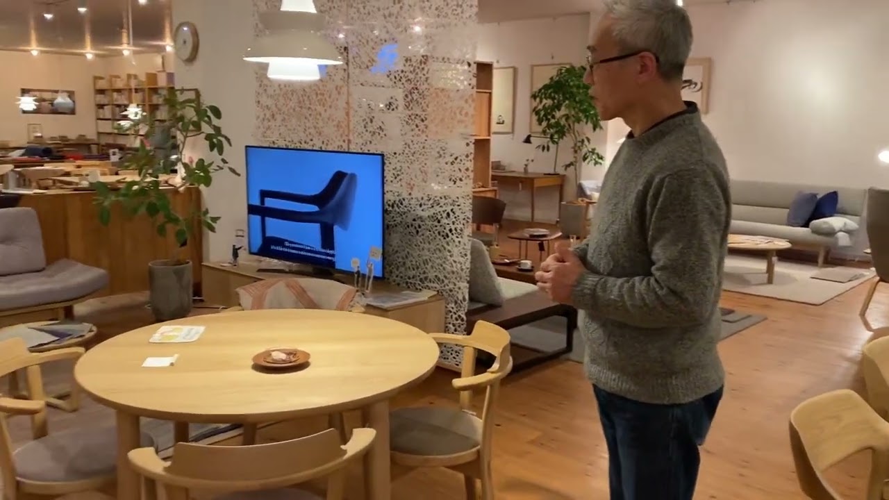 ようこそラビーダへ！世界に誇るカンディハウスコーナーと社長の大好きなWINGチェア。