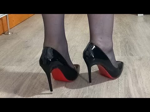 🖤👠 ASMR tapping in red bottom black high heels toe tapping 👠👠😘 ...