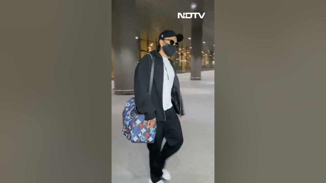 Ranveer Singh proves again that he has mastered the airport look