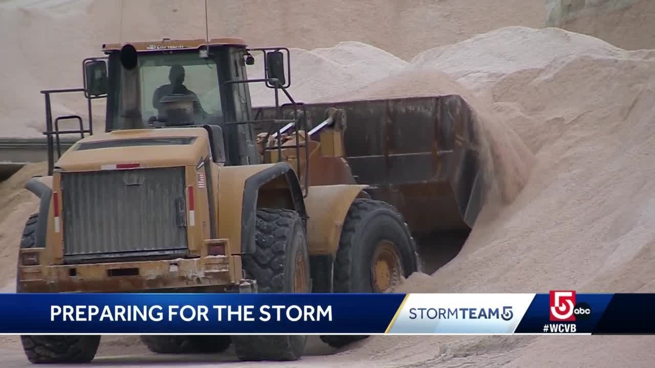 Crews preparing for winter storm - YouTube
