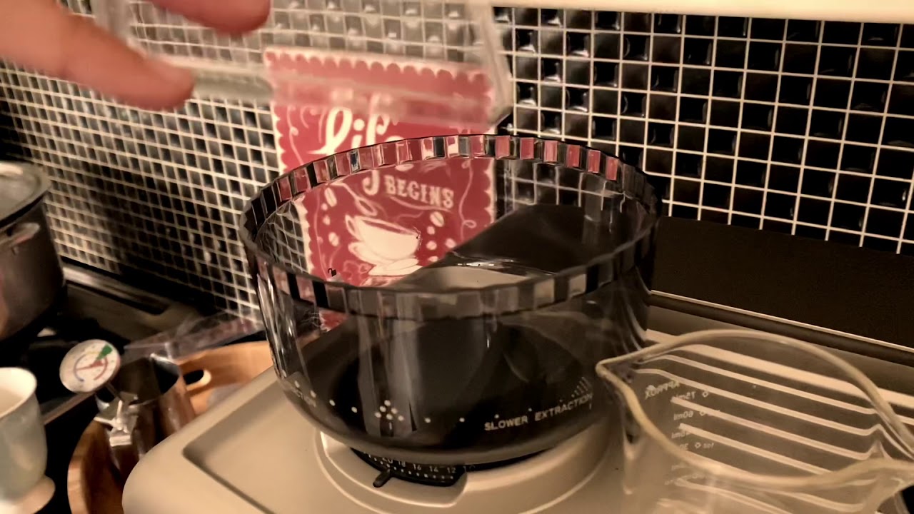 Making coffee with the Breville VCF126 
