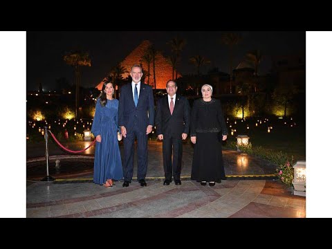موقع الرئاسة السيد الرئيس والسيدة قرينته يقيمان مأدبة عشاء على شرف ملك وملكة إسبانيا بمنطقة الهرم